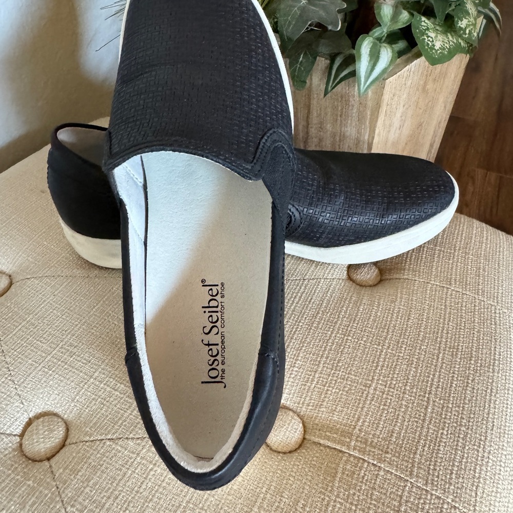 Josef Seibel Sina Leather Slip Ons size 9 (40) like new - Picture 3 of 6